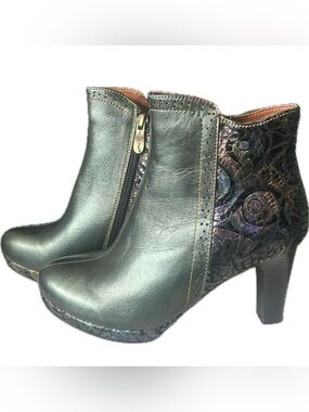 L'artiste Sz 5 Women’s Marleigh Western Booties Leather Metallic Green Heels
